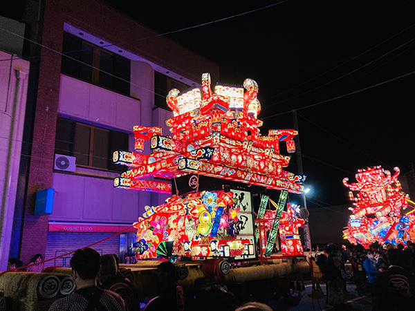 となみ夜高まつり「西夜会」行燈の字を揮毫｜富山県砺波市のお祭り