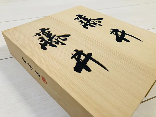 BK210 本物保証 井波彫刻作家 四家井弘行 「 木彫 宝槌 」 彩色 置物