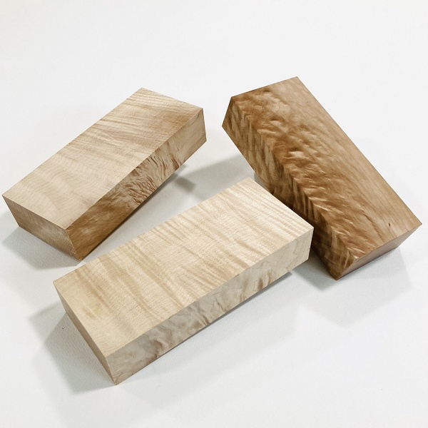 書道家の手書きオーダーメイド表札【楓(カエデ)縮杢】|天然銘木表札|書道家藤井碧峰