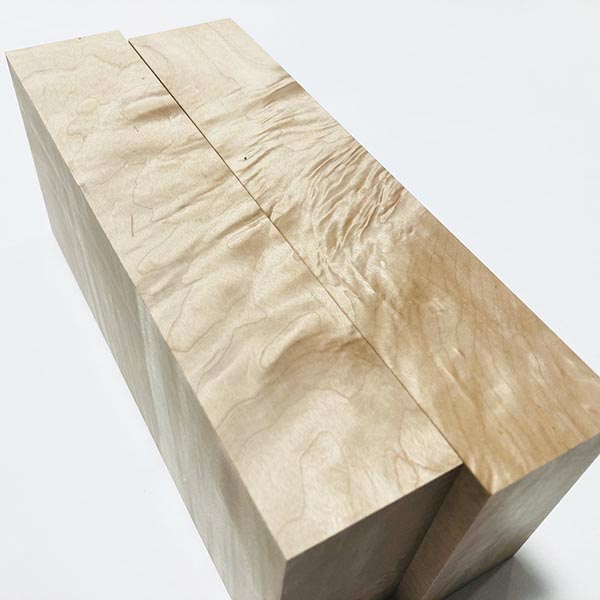 書道家の手書きオーダーメイド表札【楓(カエデ)縮杢】|天然銘木表札|書道家藤井碧峰